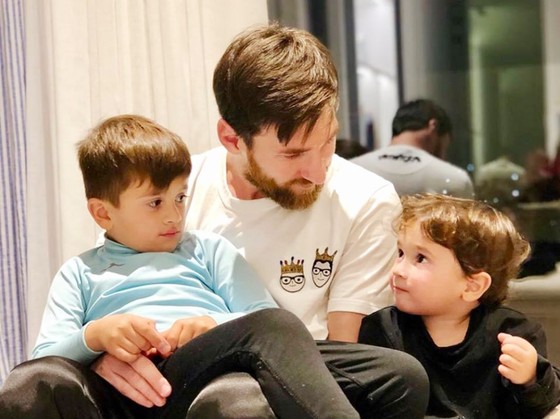 Messi không chỉ giỏi trên sân, mà còn là người chồng người cha tốt khi ở nhà. Ảnh: Facebook nhân vật.