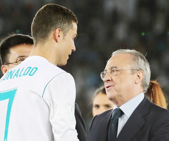 Ronaldo được Chủ tịch Perez tăng lương, nhưng cũng chỉ xếp thứ ba so với Neymar và Messi. Ảnh: Getty Images