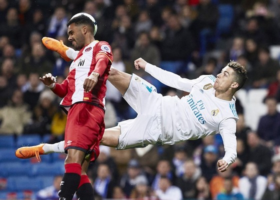 Hàng công Real đang một mình Ronaldo gánh. Ảnh: Getty Images