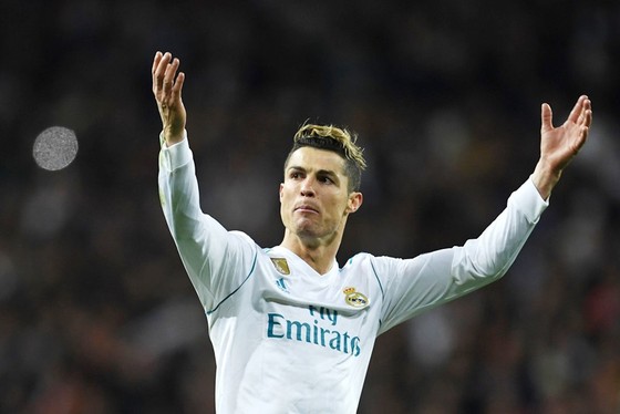 Ronaldo luôn biết cách giải toán khó cho Real. Ảnh: Getty Images