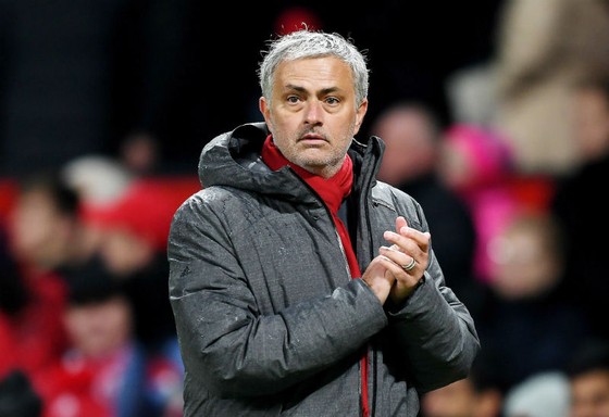 HLV Jose Mourinho vẫn ưu tiên xây xựng nền tảng vững chắc cho đội hình Man.United. Ảnh: Getty Images    