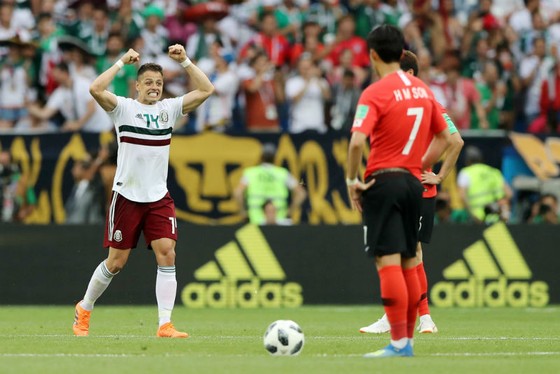 Javier Hernandez mừng bàn thắng thứ 50 cho tuyển Mexico.  Ảnh: Getty Images