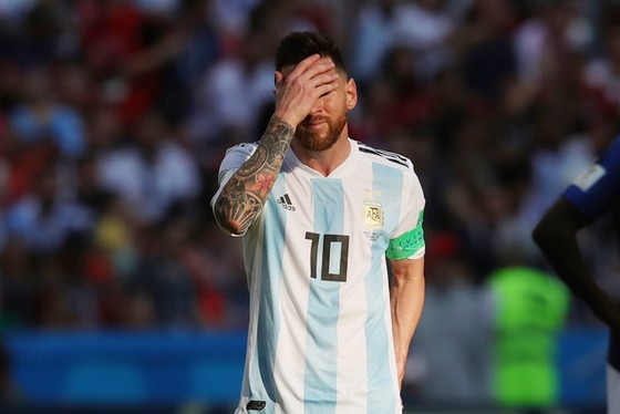Messi đã bị khóa chặt ở trận đấu với tuyển Pháp. Ảnh: Getty Images