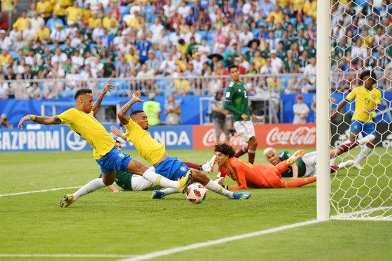Brazil - Mexico 2-0: Neymar tỏa sáng, Brazil lần thứ 7 liên tiếp vào tứ kết ảnh 1