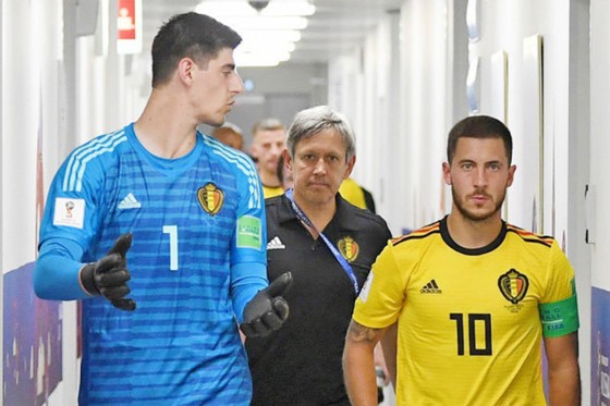 Eden Hazard (phải) và Thibaut Courtois có trở lại Chelsea sau khi kết thúc kỳ nghỉ vào giữa tháng 8 hay không vẫn là dấu hỏi. Ảnh: Getty Images