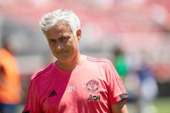 HLV Jose Mourinho liệu sẽ tạo “bom tấn” trong thời gian ít ỏi còn lại của thị trường? Ảnh: Getty Images