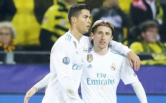 Nội bộ Real “chia đôi” vì Ronaldo và Modric ảnh 1