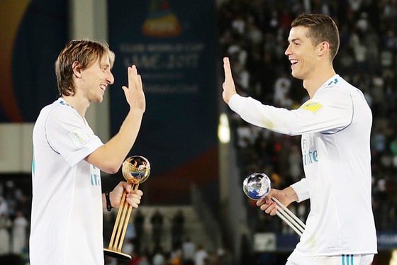 Ronaldo đã bầu cho Modric, và ngược lại Modric cũng bầu cho Ronaldo. Ảnh: Getty Images.