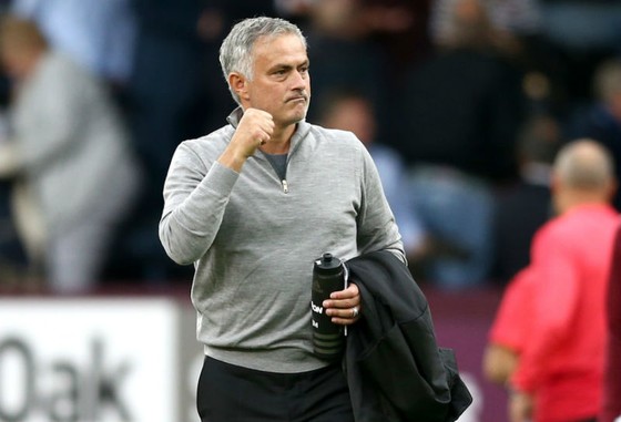 HLV Jose Mourinho tự tin sẽ giúp Man.United kết thúc trong tốp 4. Ảnh: Getty Images  