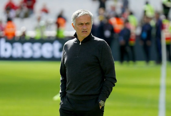 Jose Mourinho thừa nhận cầu thủ chịu áp lực khi chơi trên sân nhà. Ảnh: Getty Images  