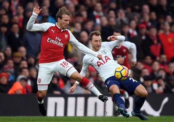 Arsenal (trái) và Tottenham sẽ có màn tái đấu nóng bỏng sau nửa tháng. Ảnh: Getty Images  
