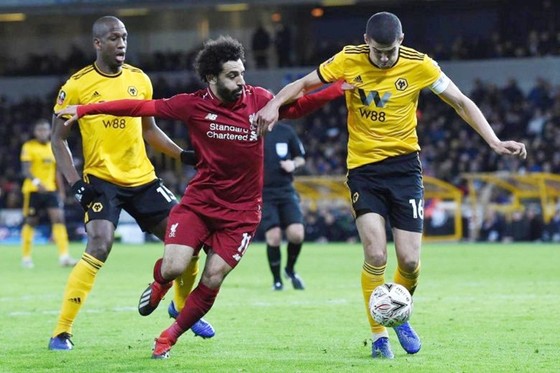 Mohamed Salah vào sân trong 20 phút cuối vẫn không thể gắn kết lại đội hình đã lạc nhịp của Liverpool. Ảnh: Getty Images    