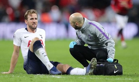 Harry Kane nếu vắng mặt dài hạn sẽ là cú sốc với Tottenham. Ảnh: Getty Images