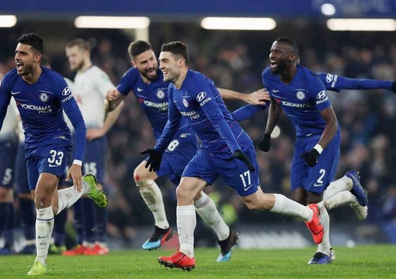 Hazard bừng sáng, Chelsea vào chung kết Cúp Liên đoàn ảnh 1