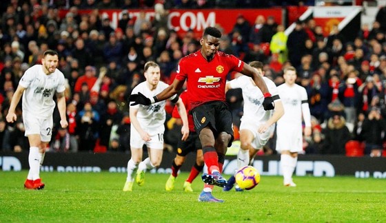 Nỗ lực ghi bàn của Paul Pogba đã không đủ giúp Quỷ đỏ nối dài mạch thắng. Ảnh: Getty Images