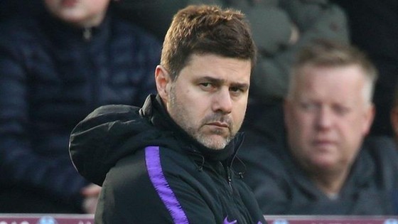 Mauricio Pochettino ngày càng thất vọng với thực tại của Tottenham. Ảnh: Getty Images   