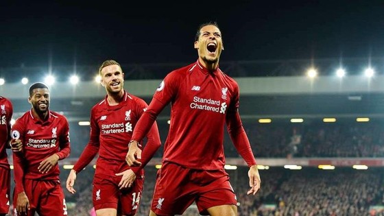 Virgil van Dijk chói sáng giúp Liverpool tận hưởng chiến thắng lớn nhất mùa giải. Ảnh: Getty Images   