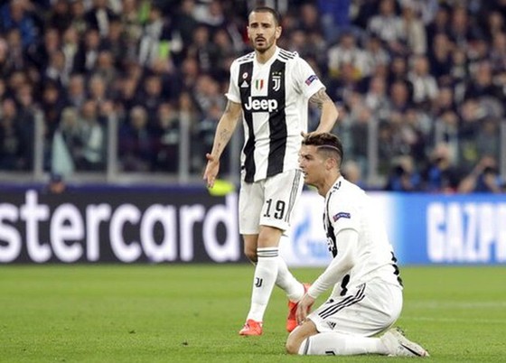 Juve bị loại sốc, HLV Allegri vẫn muốn cùng Ronaldo “làm lại” ở mùa tới ảnh 1
