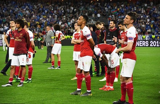 Arsenal “tặng” suất Champions League cho ai? ảnh 1
