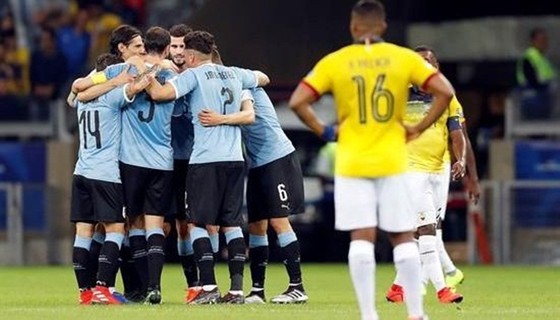 Uruguay - Ecuador 4-0: “Song sát” Suarez, Cavani hủy diệt Ecuador ảnh 1