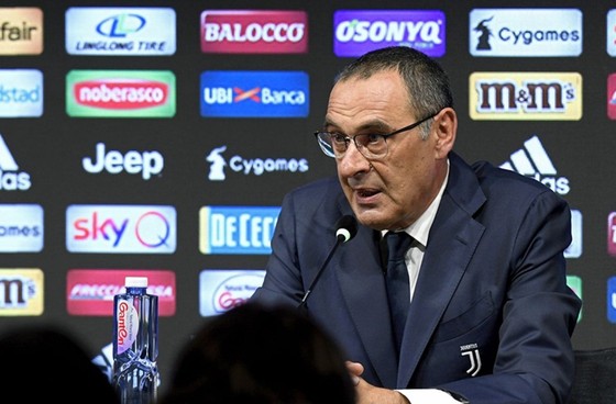 HLV Maurizio Sarri đang nhận được sự ủng hộ mạnh mẽ từ Juventus. Ảnh: Getty Images    