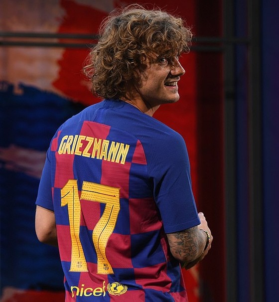 Griezmann chính thức ra mắt ở Barca: “Messi luôn là số 1!” ảnh 1