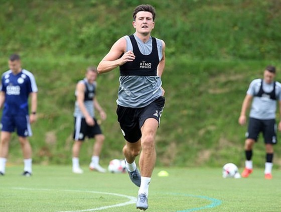 Harry Maguire tập luyện cùng Leicester trước khi chờ chuyển giao. Ảnh: Getty Images      