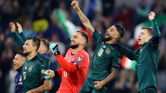 Tuyển Italia ăn mừng ngày trở lại với ngày hội lớn của bóng đá thế giới. Ảnh: Getty Images