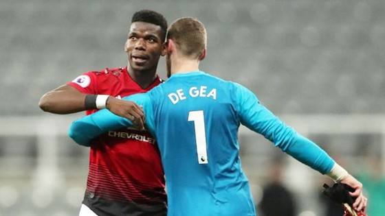 Paul Pogba và David de Gea vắng mặt là cú sốc với Man.United. Ảnh: Getty Images  