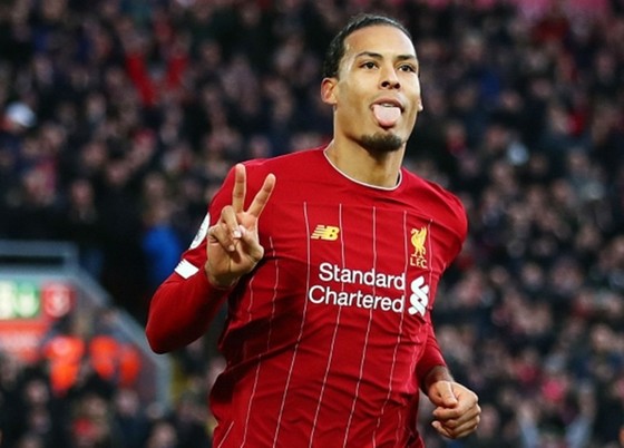 Virgil van Dijk vừa ghi cú đúp giúp Liverpool thắng Brighton 2-1 hôm thứ bảy. Ảnh: Getty Images