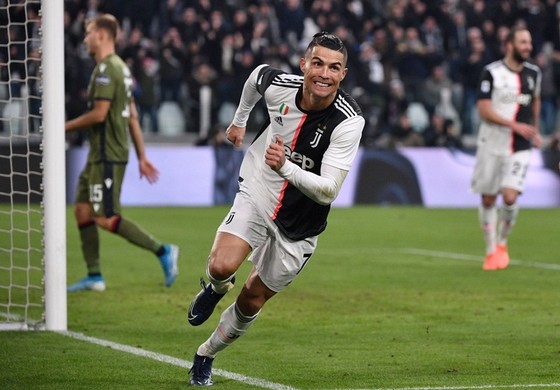 Cristiano Ronaldo đã có hat-trick đầu tiên ở Serie A. Ảnh: Getty Images    