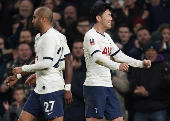Heung-Min Son giúp Tottenham hoàn thành mục tiêu đi tiếp ở FA Cup. Ảnh: Getty Images