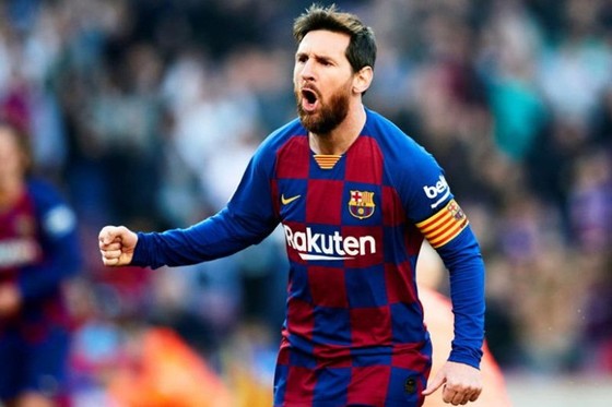 Lionel Messi bùng nổ đưa Barca trở lại ngôi đầu.