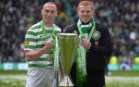 HLV Neil Lennon và các học trò ở Celtic phải chờ lâu để nâng chức vô địch tiếp theo. Ảnh: Getty Images    