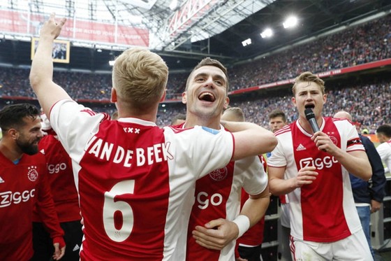 Mùa giải hủy bỏ và Ajax Amsterdam liệu sẽ bảo vệ danh hiệu? Ảnh: Getty Images   