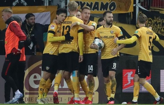 Đội hình Dynamo Dresden đã được yêu cầu cách ly 14 ngày.