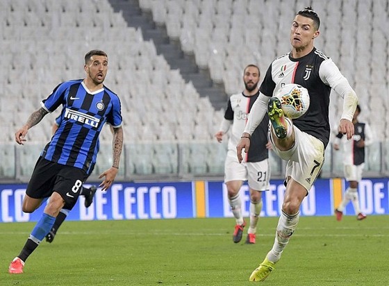 Dù không có khán giả, Serie A ấn định được ngày nối lại đã là tin vui. Ảnh: Getty Images