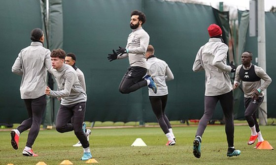 Liverpool sẵn sàng chờ khi có… vắc-xin để diễu hành mừng công ảnh 1