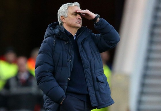 HLV Jose Mourinho cho rằng mang vinh quang đến sớm cho Tottenham là nhiệm vụ gần như không thể. Ảnh: Getty Images