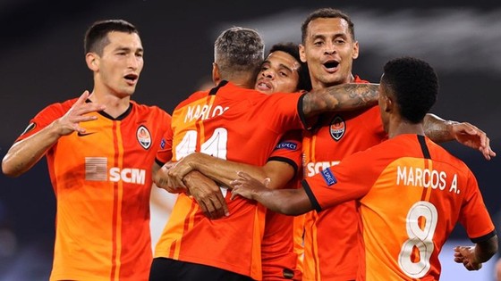 Sevilla hạ Wolves, Shakhtar đánh bại Basle để vào bán kết ảnh 1