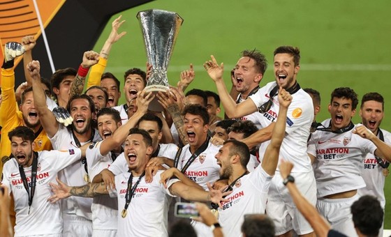Sevilla chứng tỏ mình là vua của sân chơi hạng 2 của châu Âu. Ảnh: Getty Images