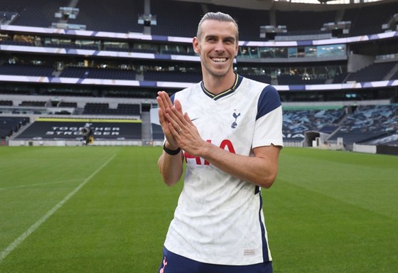 Gareth Bale rạng rỡ ra mắt trong lần trở lại Tottenham. Ảnh: Getty Images