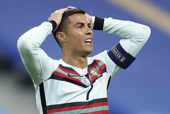 Cristiano Ronaldo có kết quả dương tính một ngày sau khi chơi trọn trận hòa với tuyển Pháp. Ảnh: Getty Images