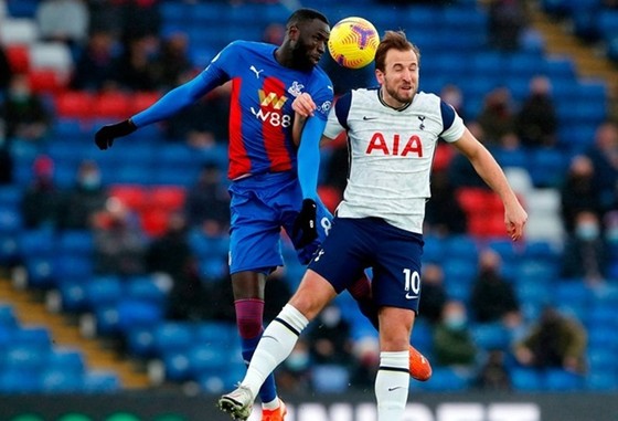 Tottenham, Liverpool đều chia điểm, Arsenal chìm trong khủng hoảng ảnh 1