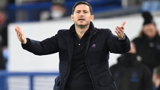 HLV Frank Lampard thẳng thắn thừa nhận Chelsea cần cải thiện thêm để hy vọng trở thành ứng viên vô địch. Ảnh: Getty Images  