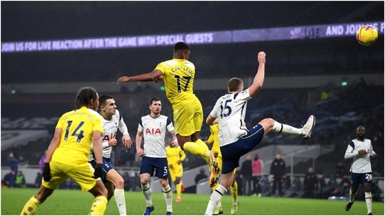 Man.City lên hạng 3 trong ngày Tottenham bị cầm hòa trên sân nhà ảnh 1