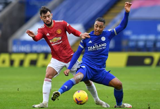 Bruno Fernandes trong trận hòa tại Leicester trong ngày Boxing Day. Ảnh: Getty Images  