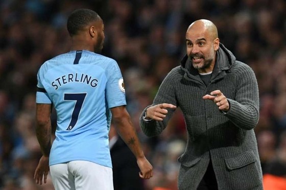 Mạnh miệng không đúng lúc, Zinchenko bị thầy “chỉnh” khéo ảnh 1