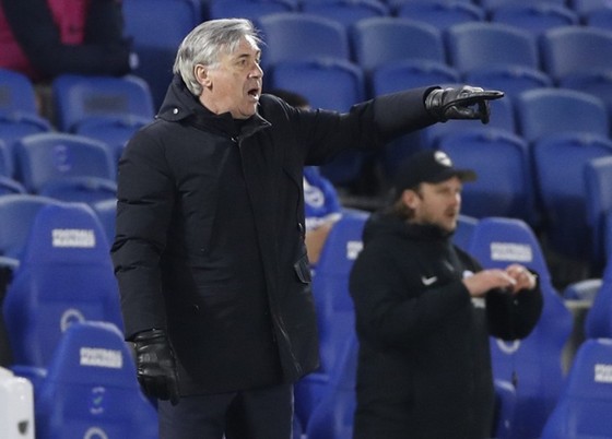 HLV Carlo Ancelotti bắt đầu e ngại nguy cơ lỡ tốp 4. Ảnh: Getty Images      