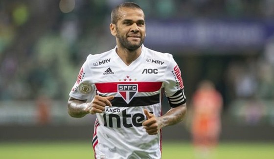 Dani Alves vẫn đang chơi tốt ở tuổi 38 trong màu áo Sao Paulo.